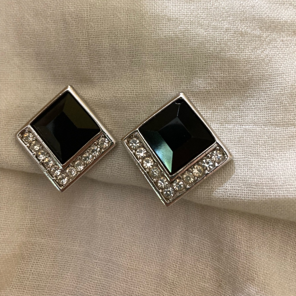 Trifari Vintage Clip on Earrings with Black &‎ Clear Stones - Picture 4 of 6